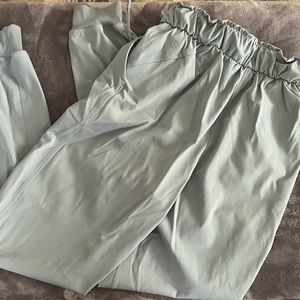 Lululemon women’s joggers
